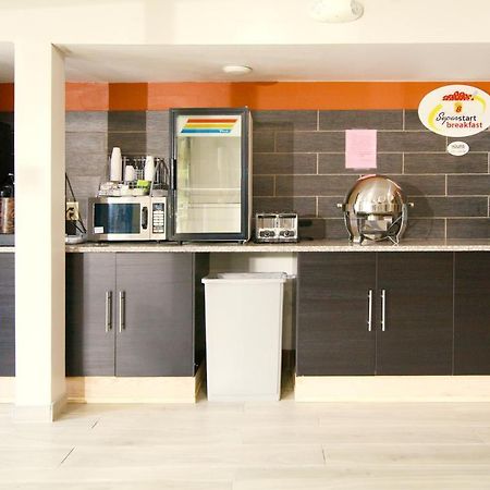 Super 8 By Wyndham Red Wing Hotel Екстериор снимка